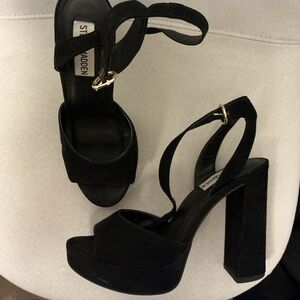 Black Steve Madden thick heels, size 7. Ankle straps.